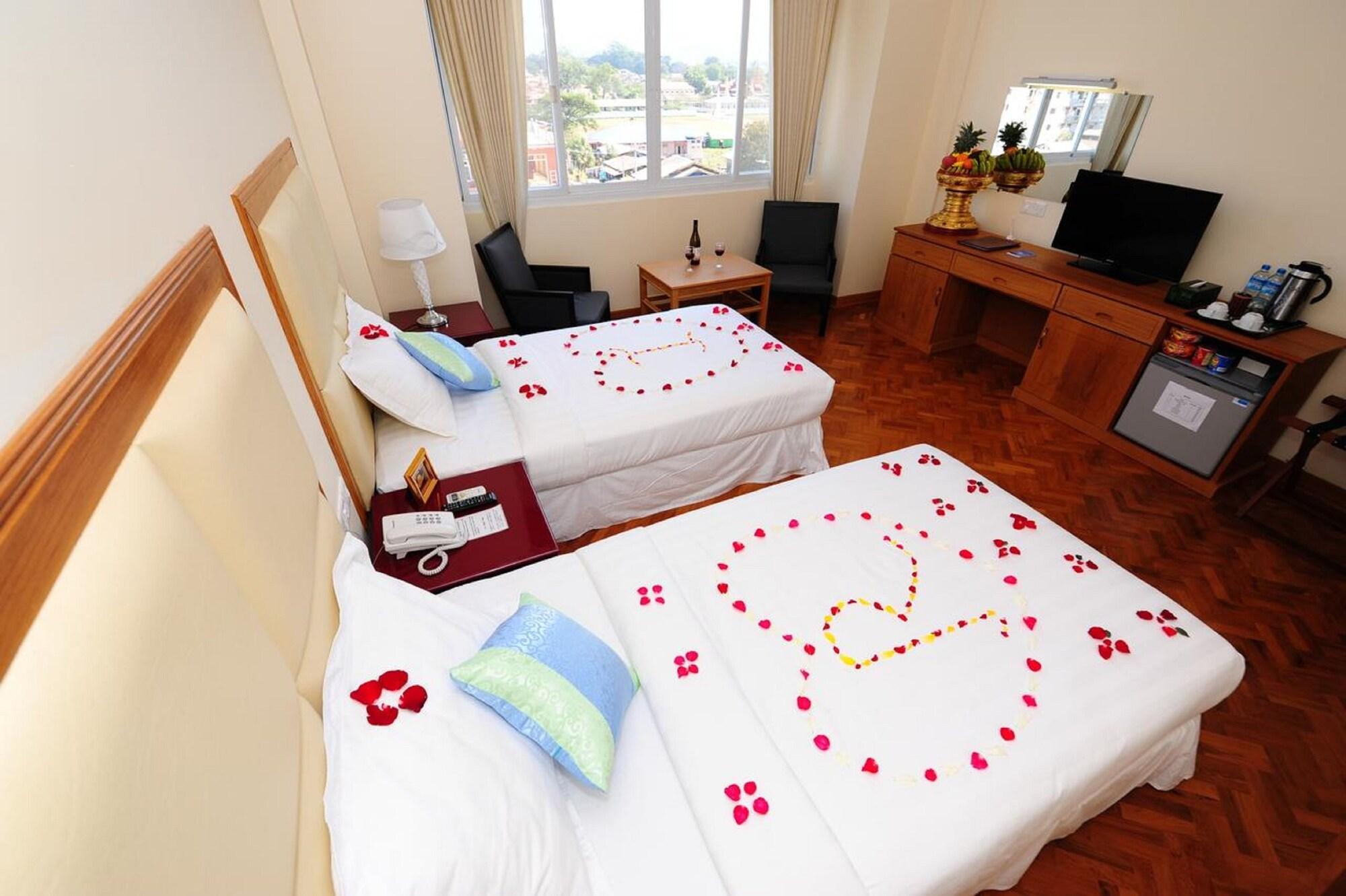 Royal Inlay Hotel Nyaung Shwe Dış mekan fotoğraf