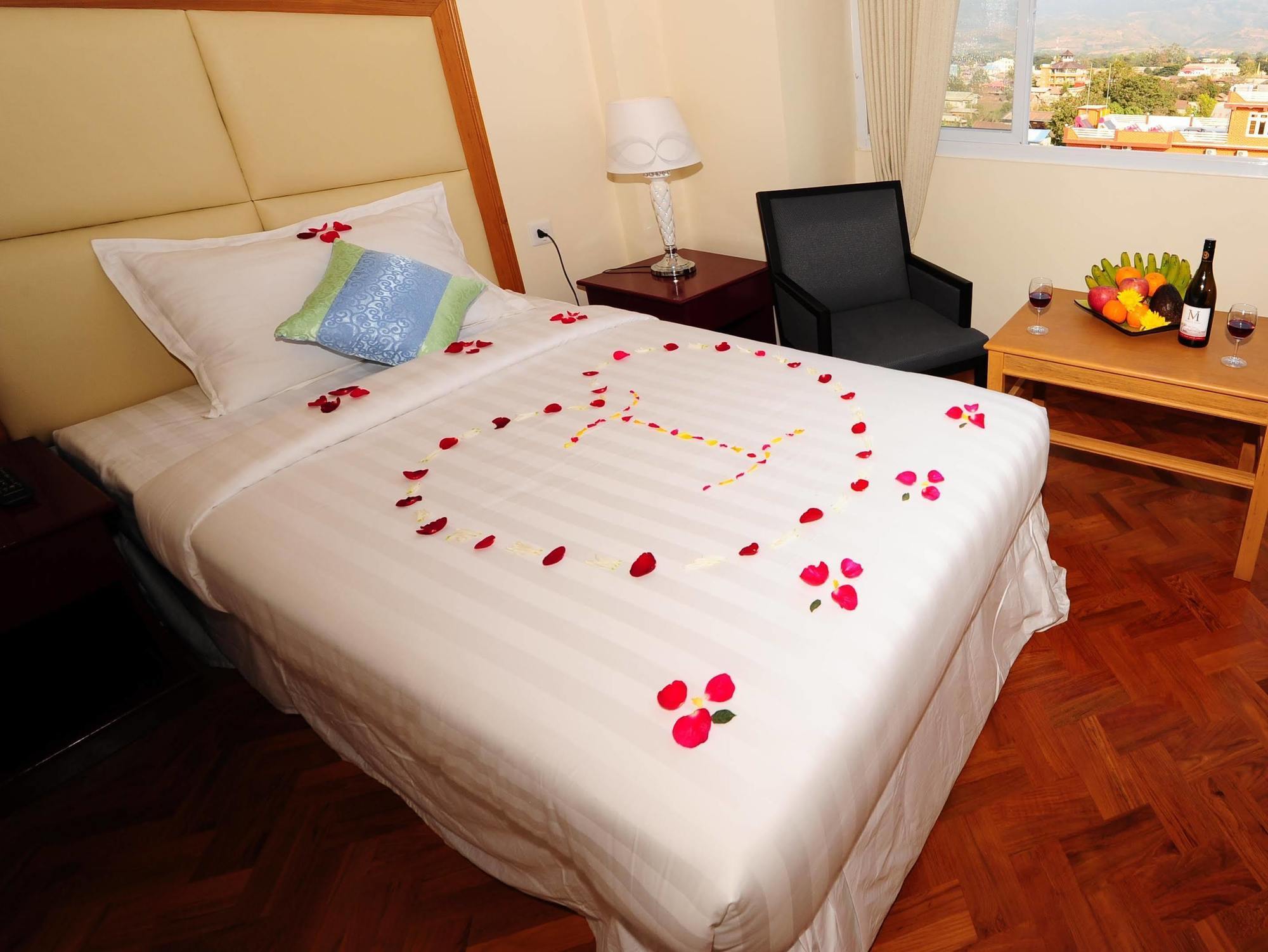 Royal Inlay Hotel Nyaung Shwe Dış mekan fotoğraf